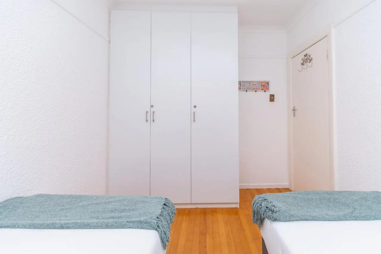 Spacious 2 Bed Green Point Apartment Cape Town
