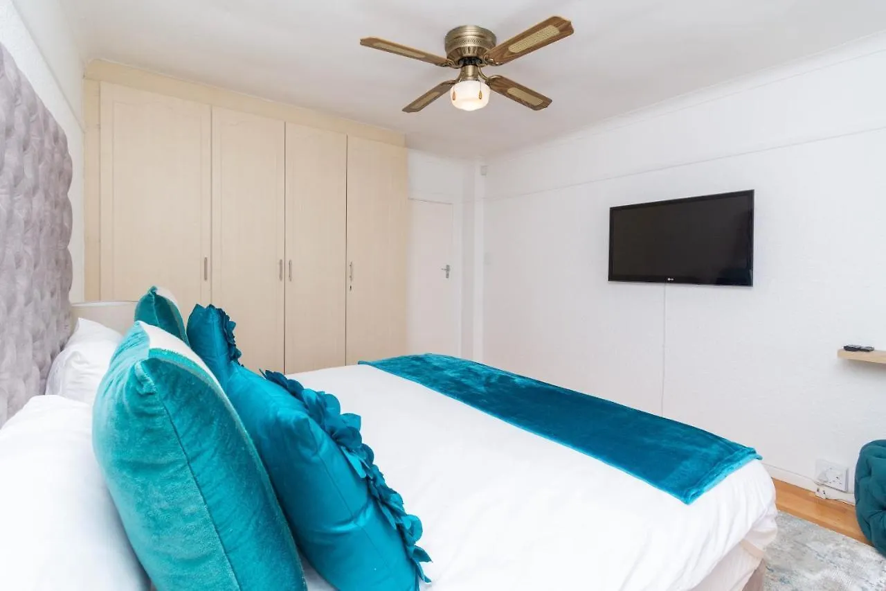 Spacious 2 Bed Green Point Apartment Cape Town South Africa