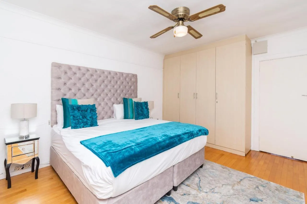 Spacious 2 Bed Green Point Apartment Cape Town